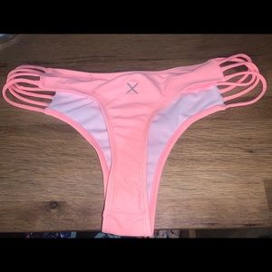 Boutine LA classic strap bottoms